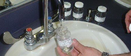 نمونه برداری از آب