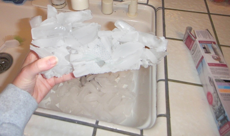 Dirty Ice From Old Refrigerator Water Filter عوارض عوض نکردن فیلتر یخچال ساید
