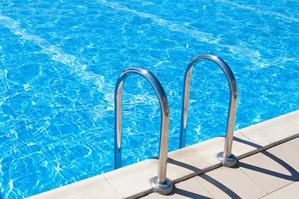 Liquid chlorine is mixed into drinking water and swimming pools to destroy bacteria تصفیه آب استخر 