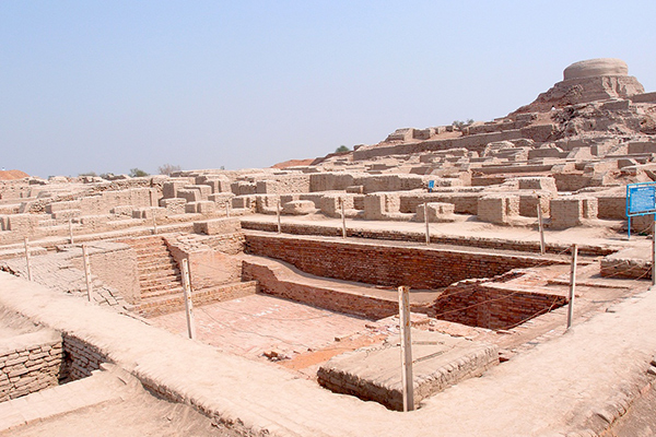  محل حمام در موهنجودارو، پاکستان bathing residence in Mohenjo-Daro, Pakistan