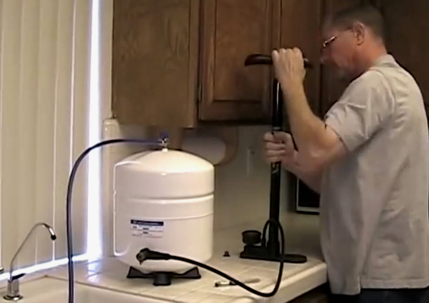 How To Re-inflate or Re-Pressurize A Storage Tank To A Reverse Osmosis  تنظیم باد مخزن دستگاه تصفیه آب