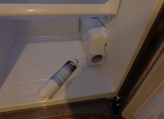 How to Change the Water Filter in a Samsung Twin-Door Refrigerator نحوه تعویض فیلتر تصفیه آب یخچال دو در سامسونگ