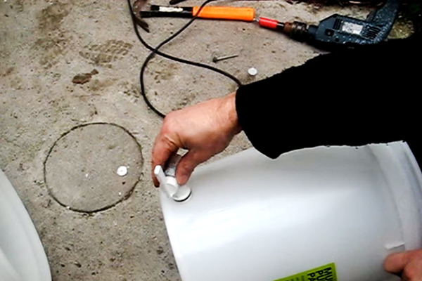 How to make a free-standing water filter  چگونه یک دستگاه تصفیه آب ساده بسازیم؟