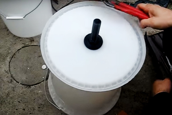How to make a free-standing water filter  چگونه یک دستگاه تصفیه آب ساده بسازیم؟