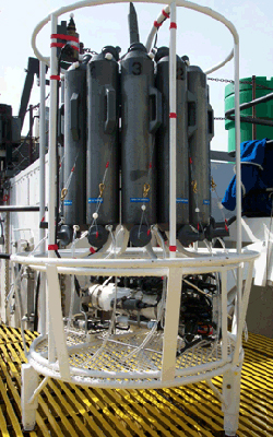 A rosette sampler is used to collect water samples in deep water نمونه بردار مدل رز برای جمع آوری نمونه های آب در آب های عمیق